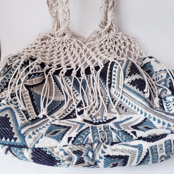 A & B America and Beyond Bohemian Fringe Shoulder Bag - Picture 2 of 14